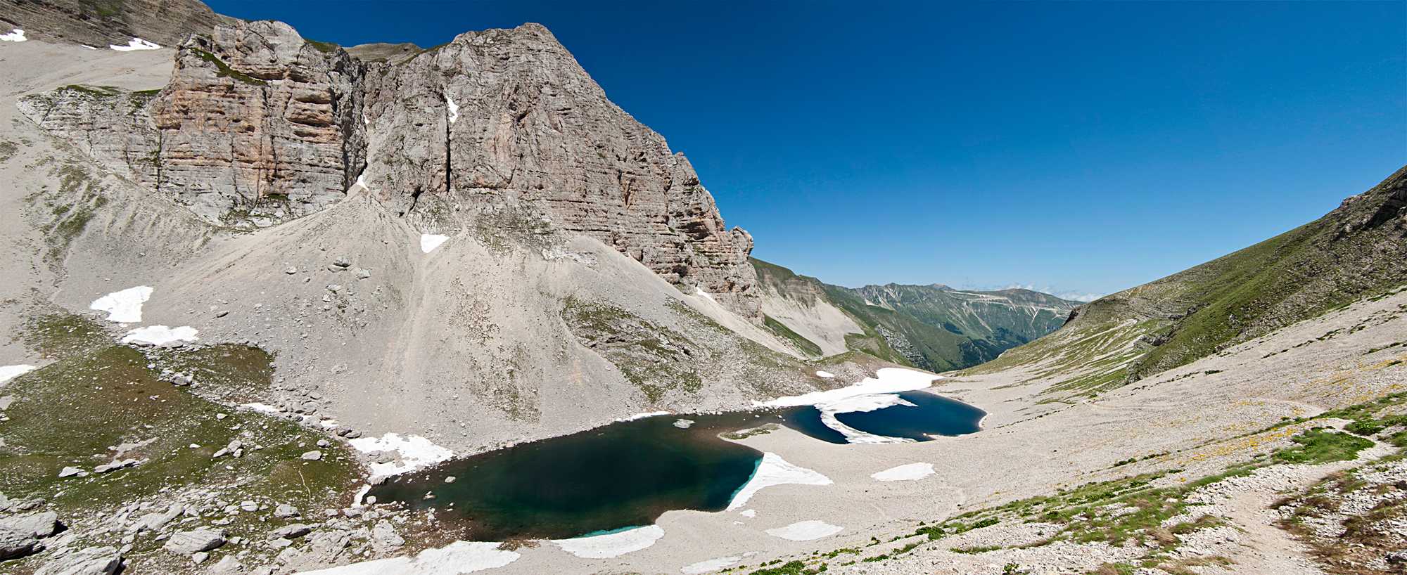 LA FIORITURA DI CASTELLUCCIO....E MOLTO DI PIU' Traversata del Monte Vettore (per il lago di Pilato)