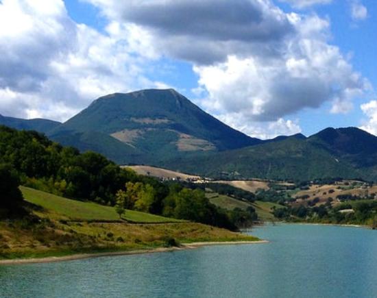 Gli altipiani del San Vicino, Vall'Acera e Castelletta (per camminatori abituati!)