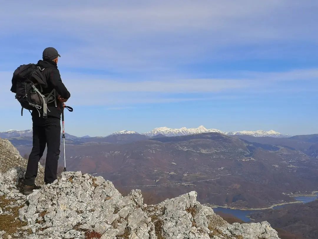 Monte Navegna: sospeso tra i laghi e a 360° sugli Appennini