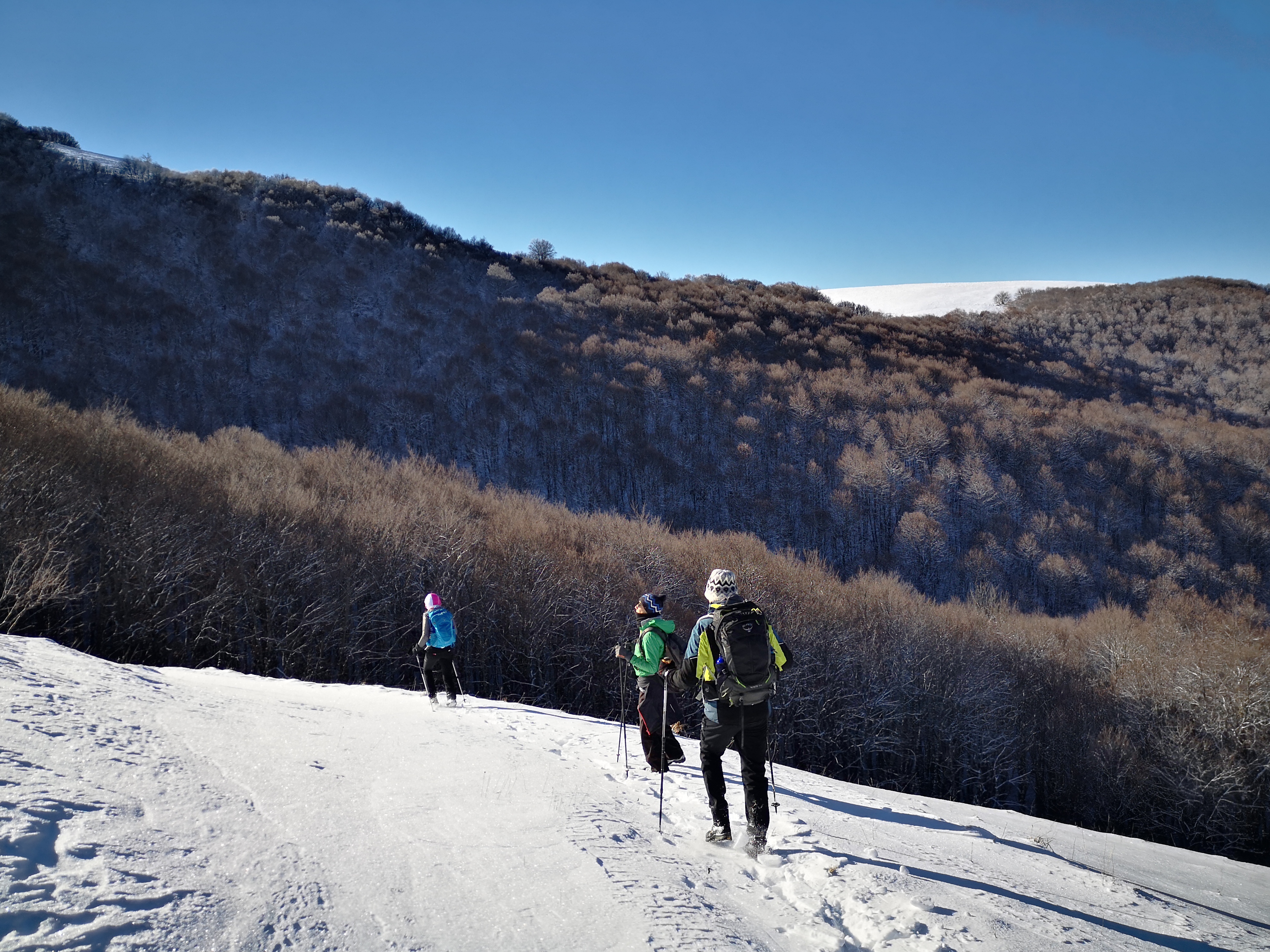 Le antiche vie da Norcia ai Pantani-Sulla neve davanti a Sibillini, Laga e Gran Sasso